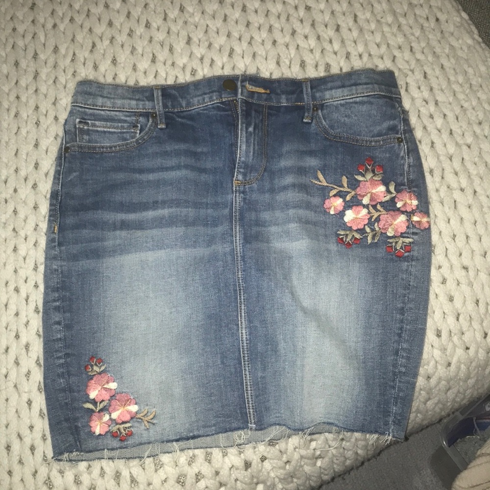 Denim skirt with embroidery